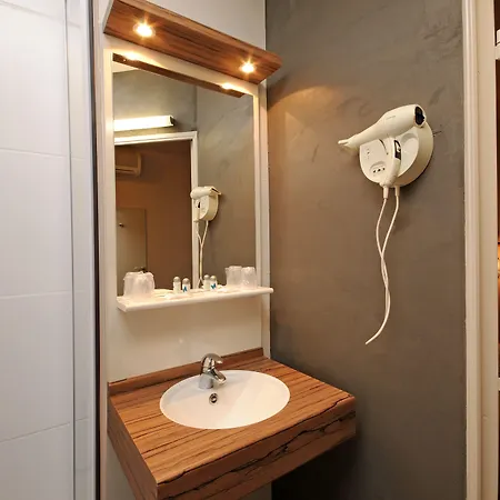 Hotel Ibis Styles Croix Rousse 3*