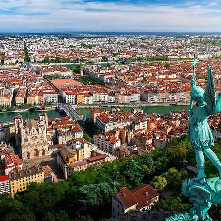 Ibis Styles Croix Rousse فندق